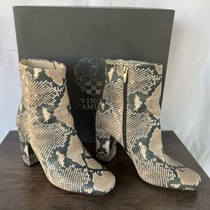 Vince Camuto Dannia Leather Heeled Mid-Calf Cream & Charcoal Snakeskin Boots Sz8